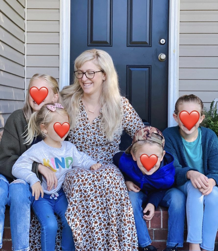 about Joanna homeschooling her 4 children on the front porch